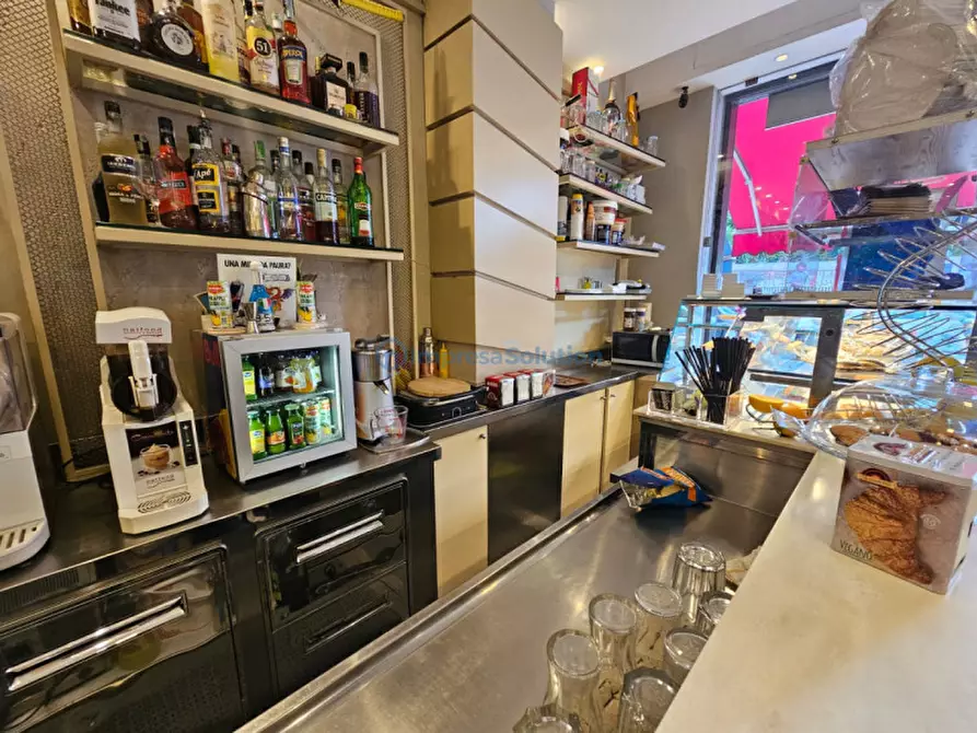 Immagine 7 di Attività commerciale in vendita  in Viale Cavalleggeri d'Aosta a Napoli