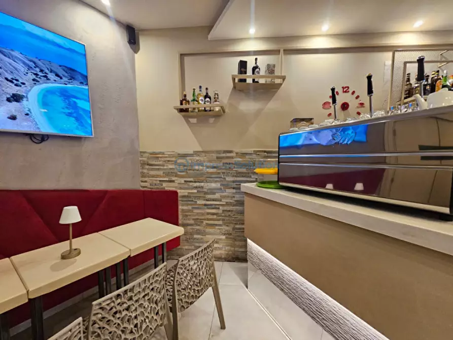 Immagine 9 di Attività commerciale in vendita  in Viale Cavalleggeri d'Aosta a Napoli