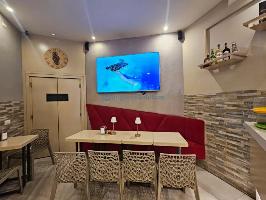 Immagine 10 di Attività commerciale in vendita  in Viale Cavalleggeri d'Aosta a Napoli