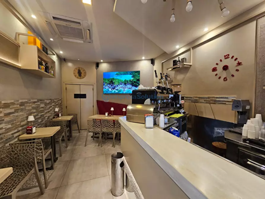 Immagine 13 di Attività commerciale in vendita  in Viale Cavalleggeri d'Aosta a Napoli