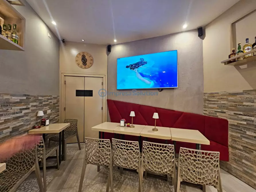 Immagine 14 di Attività commerciale in vendita  in Viale Cavalleggeri d'Aosta a Napoli