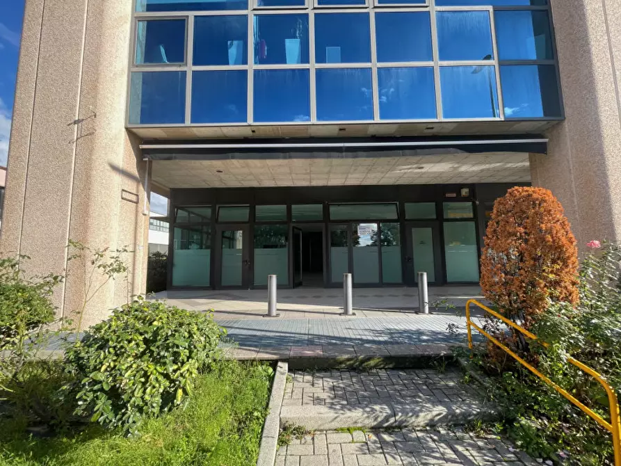 Immagine 2 di Negozio in vendita  in Via Regina Pacis a Sassuolo