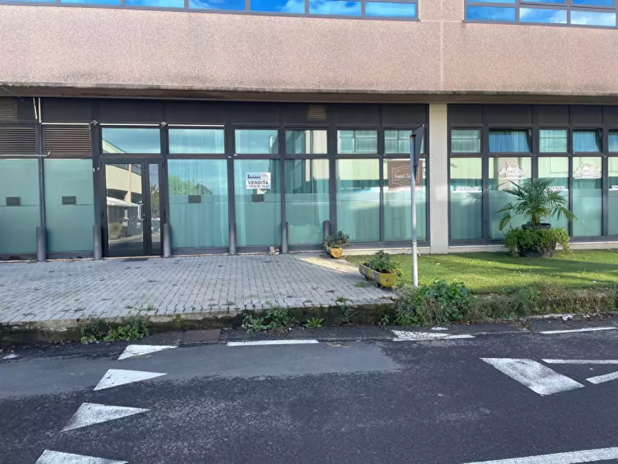 Immagine 4 di Negozio in vendita  in Via Regina Pacis a Sassuolo