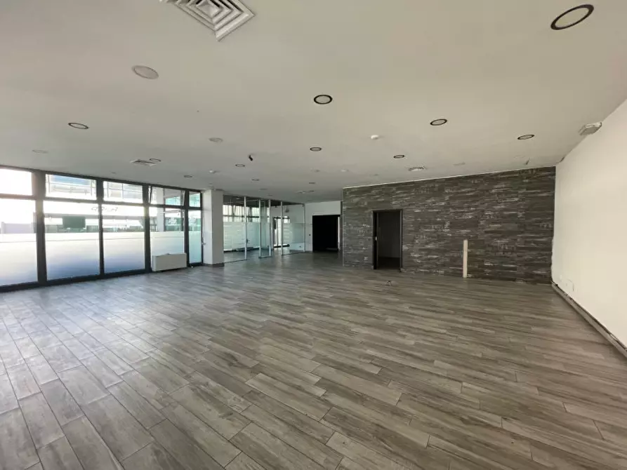 Immagine 7 di Negozio in vendita  in Via Regina Pacis a Sassuolo