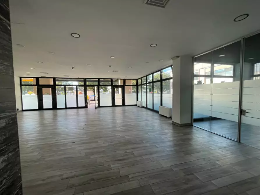 Immagine 8 di Negozio in vendita  in Via Regina Pacis a Sassuolo