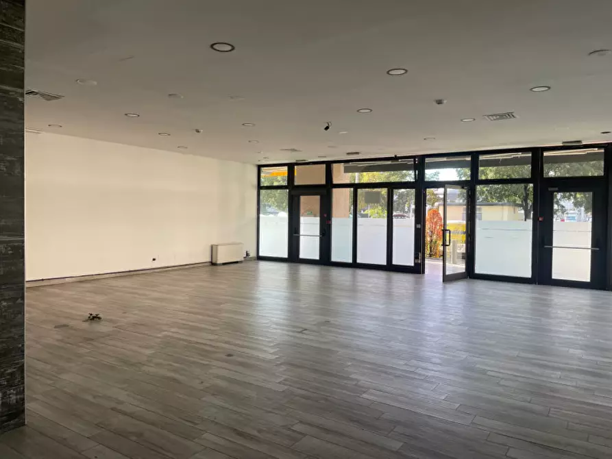 Immagine 9 di Negozio in vendita  in Via Regina Pacis a Sassuolo