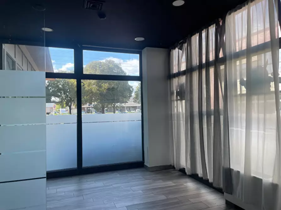 Immagine 12 di Negozio in vendita  in Via Regina Pacis a Sassuolo