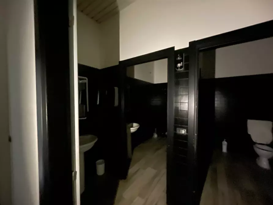 Immagine 18 di Negozio in vendita  in Via Regina Pacis a Sassuolo