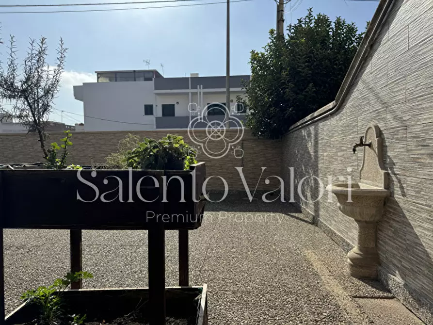 Immagine 40 di Casa bifamiliare in vendita  in Via Agnesi 112 a Casarano
