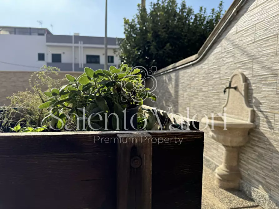 Immagine 41 di Casa bifamiliare in vendita  in Via Agnesi 112 a Casarano