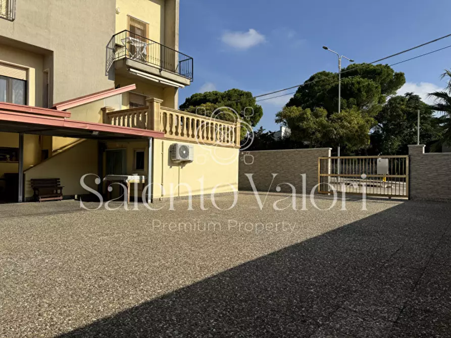 Immagine 42 di Casa bifamiliare in vendita  in Via Agnesi 112 a Casarano