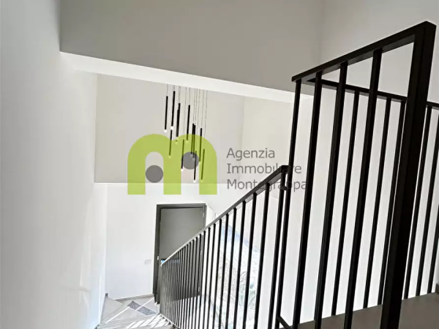 Immagine 5 di Appartamento in vendita  in Via Pioppi a Castelfranco Veneto