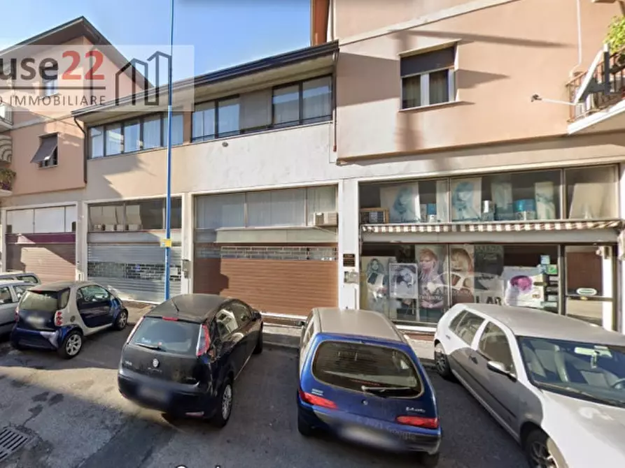 Immagine 3 di Negozio in vendita  in Via Casazza 30 a Brescia