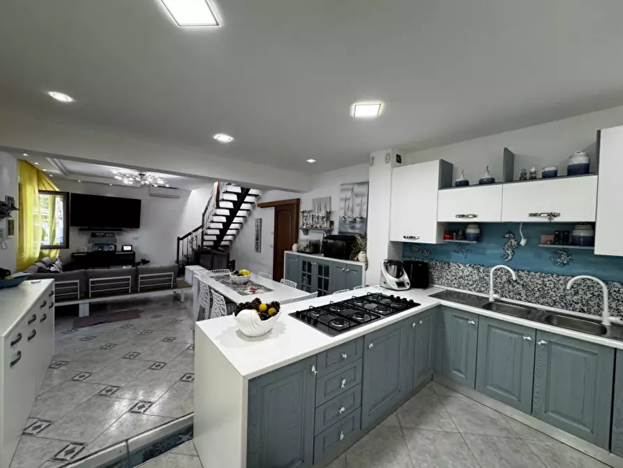 Immagine 2 di Villa in vendita  in Via Nettuno, 127 a Milazzo