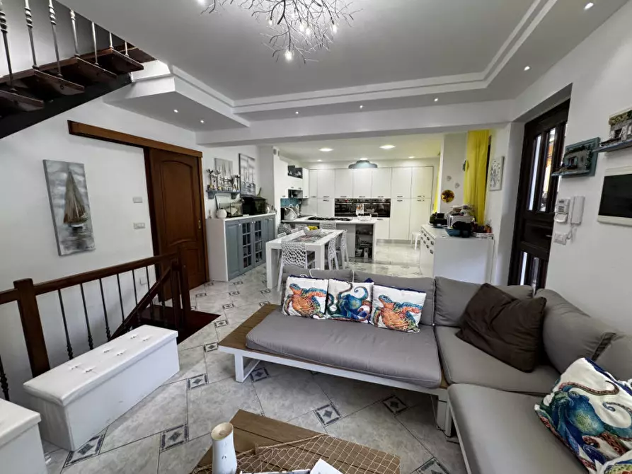 Immagine 3 di Villa in vendita  in Via Nettuno, 127 a Milazzo