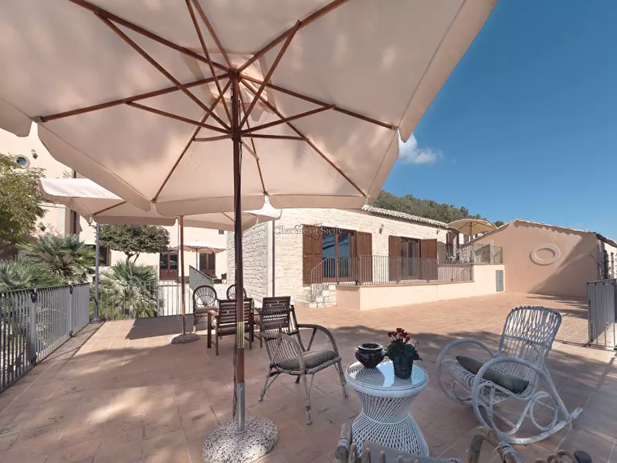Immagine 11 di Villa in vendita  a Modica