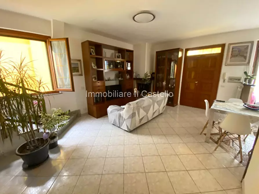 Immagine 4 di Appartamento in vendita  in Via Bruno Buozzi a Castiglione Del Lago