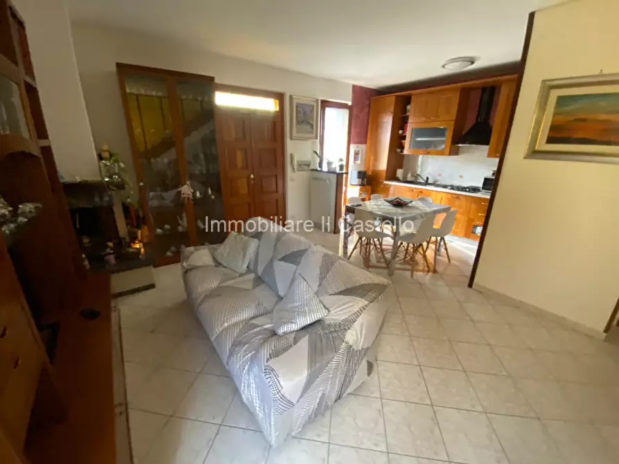 Immagine 5 di Appartamento in vendita  in Via Bruno Buozzi a Castiglione Del Lago