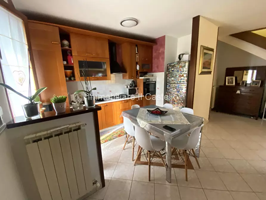 Immagine 7 di Appartamento in vendita  in Via Bruno Buozzi a Castiglione Del Lago