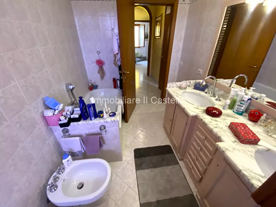 Immagine 23 di Appartamento in vendita  in Via Bruno Buozzi a Castiglione Del Lago