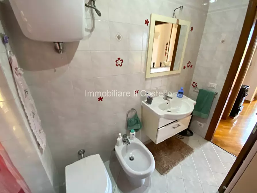 Immagine 28 di Appartamento in vendita  in Via Bruno Buozzi a Castiglione Del Lago