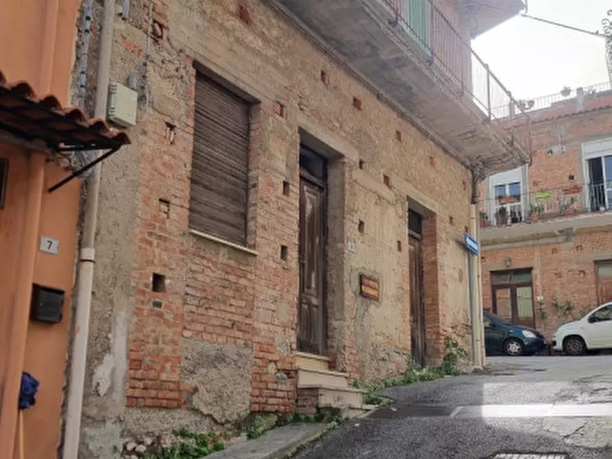 Immagine 4 di Palazzo in vendita  in VIA PALAZZO a Gualtieri Sicaminò