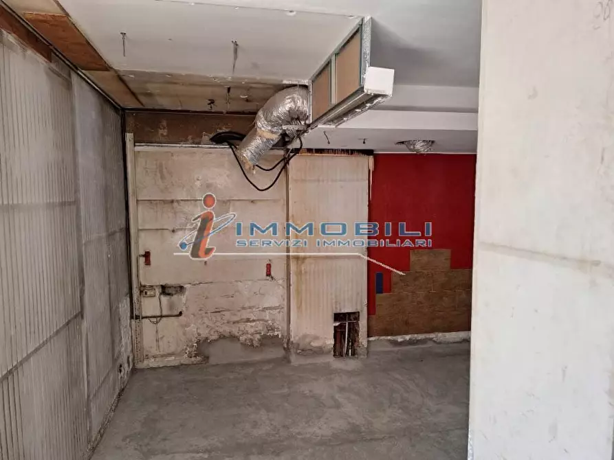 Immagine 5 di Attività commerciale in affitto  in VIA VITTOR PISANI a Milano