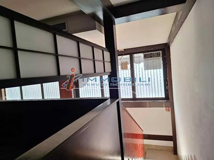 Immagine 13 di Attività commerciale in affitto  in VIA VITTOR PISANI a Milano