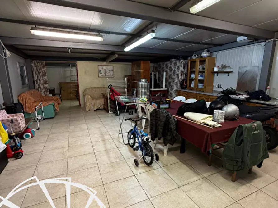 Immagine 1 di Garage in vendita  in Tavola a Prato