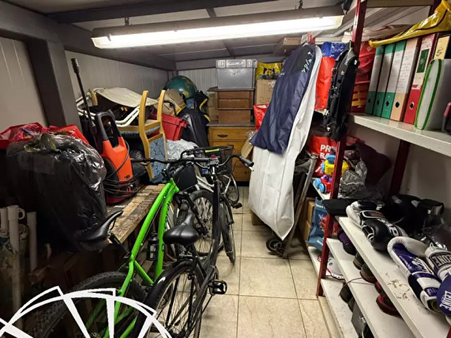 Immagine 2 di Garage in vendita  in Tavola a Prato