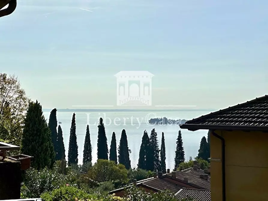 Immagine 1 di Villetta a schiera in vendita  in Via delle Arche a Gardone Riviera