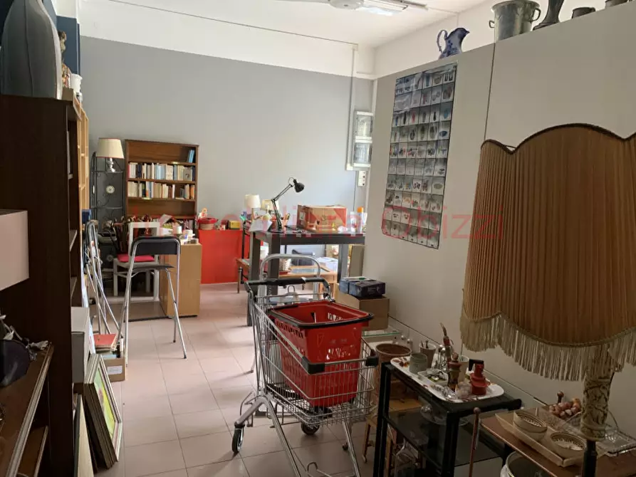 Immagine 1 di Negozio in vendita  in via palme a Padova