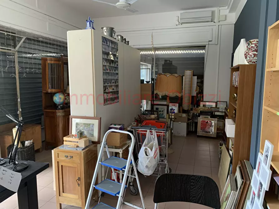 Immagine 3 di Negozio in vendita  in via palme a Padova