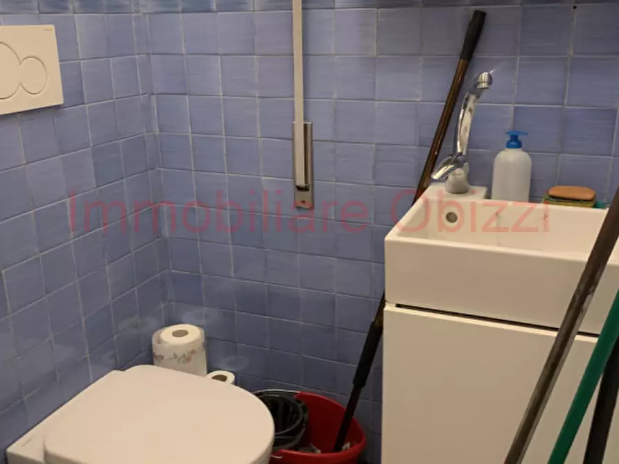 Immagine 8 di Negozio in vendita  in via palme a Padova