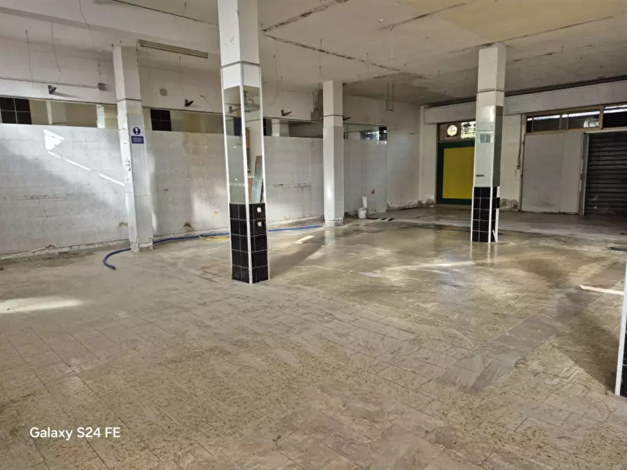 Immagine 29 di Negozio in vendita  a Quartu Sant'elena