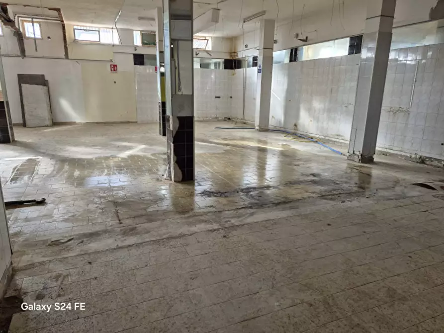 Immagine 30 di Negozio in vendita  a Quartu Sant'elena