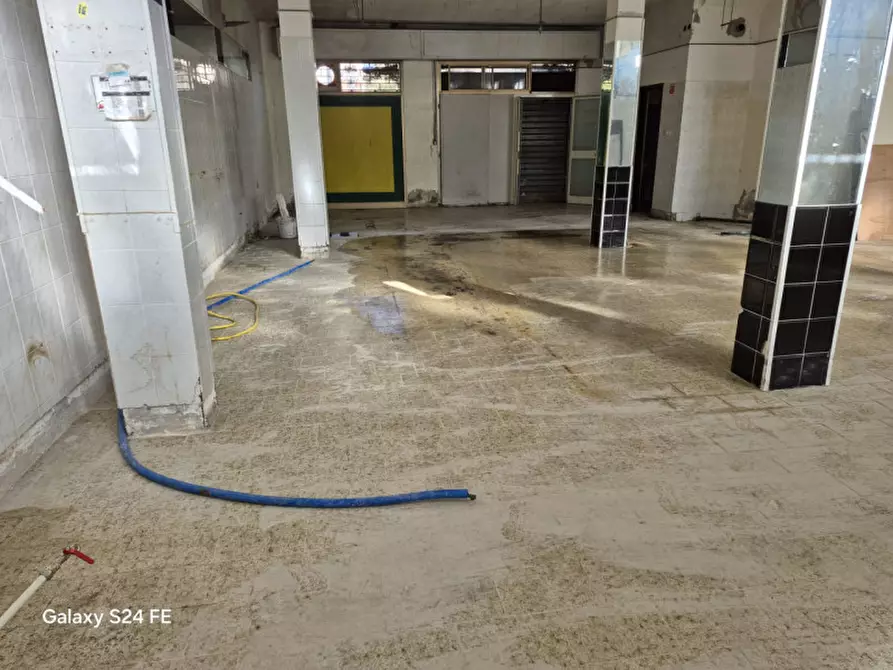 Immagine 31 di Negozio in vendita  a Quartu Sant'elena