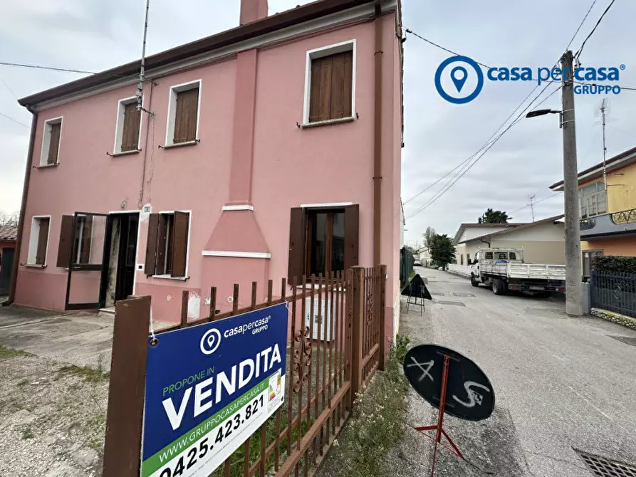 Immagine 1 di Casa indipendente in vendita  in Via Cavalletto 13 a Rovigo