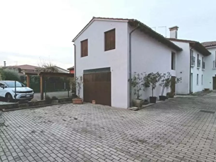 Immagine 1 di Garage in vendita  in Via Chioggia, 24 a Castello Di Godego