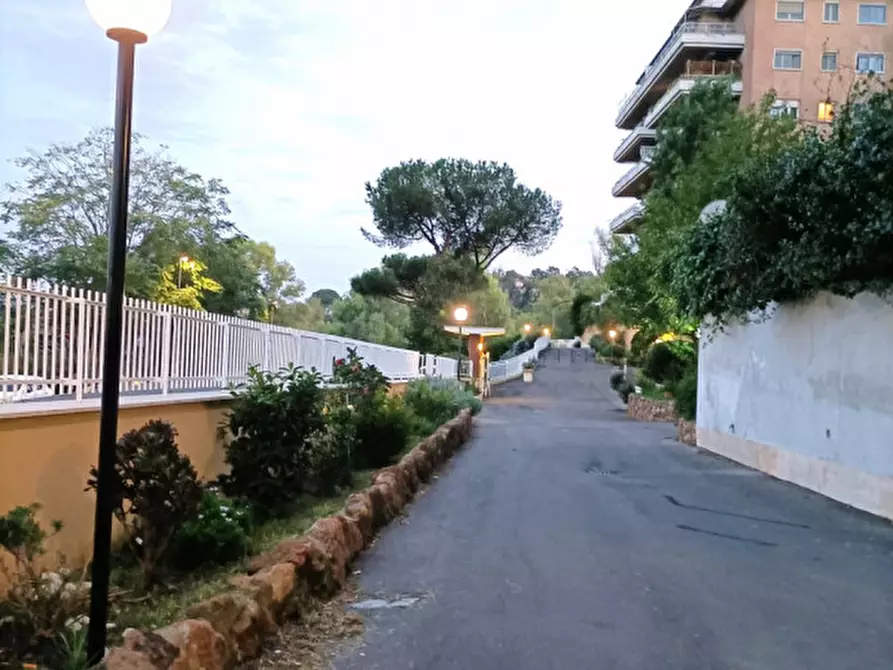 Immagine 1 di Appartamento in vendita  in Via Alberese a Roma