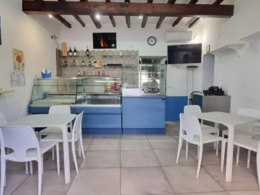 Immagine 4 di Negozio in vendita  in VIA ROMA, SNC a Lipari