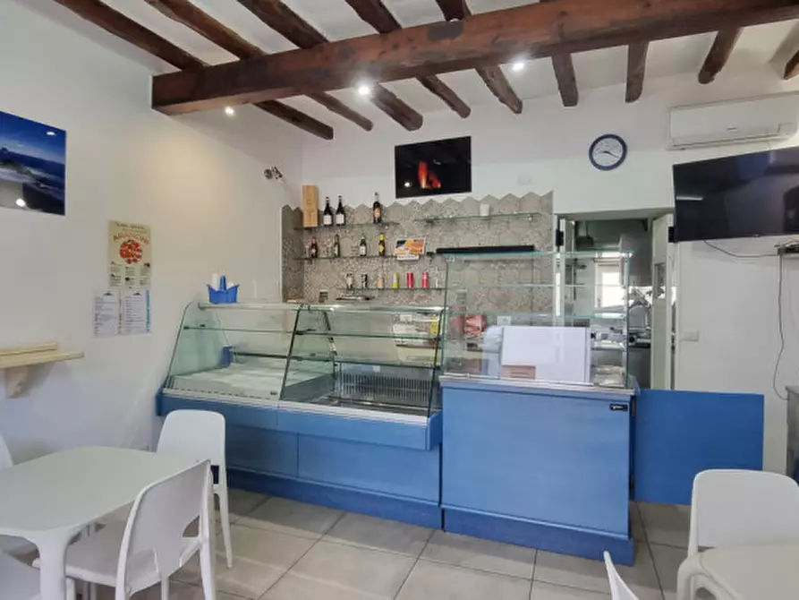 Immagine 5 di Negozio in vendita  in VIA ROMA, SNC a Lipari