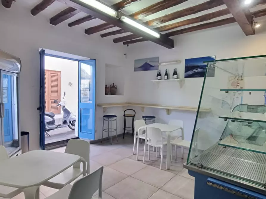 Immagine 6 di Negozio in vendita  in VIA ROMA, SNC a Lipari