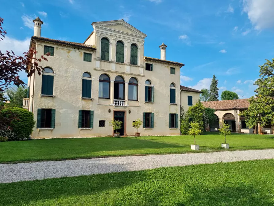 Immagine 1 di Villa in vendita  a Padova