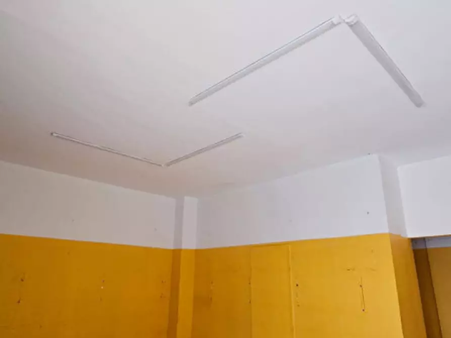 Immagine 9 di Negozio in affitto  in Piazza Guido Gozzano a Rivara