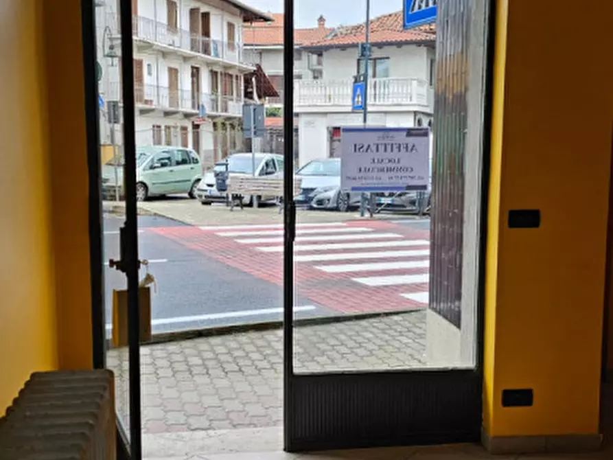Immagine 10 di Negozio in affitto  in Piazza Guido Gozzano a Rivara