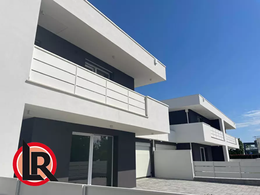 Immagine 7 di Casa bifamiliare in vendita  in Via Cavallieri Vittorio Veneto a Camisano Vicentino