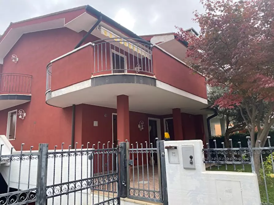 Immagine 1 di Casa bifamiliare in vendita  in VIA ROMA a Piove Di Sacco