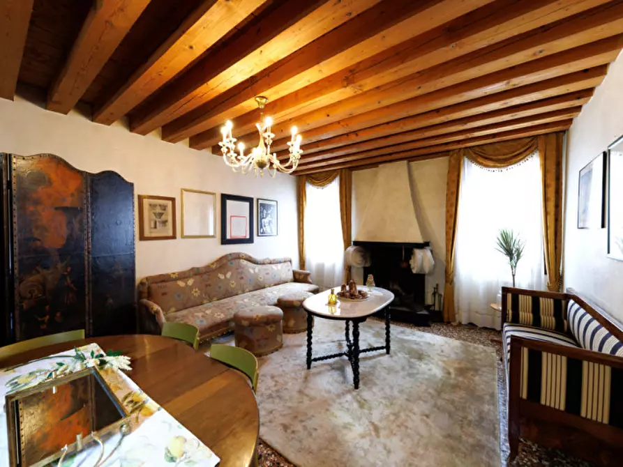 Immagine 1 di Palazzo in vendita  in VIA MONACHE a Este