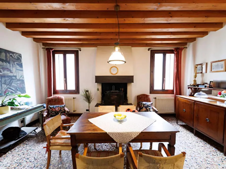 Immagine 2 di Palazzo in vendita  in VIA MONACHE a Este